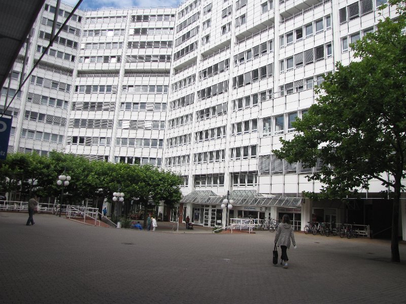 ibm training munchen.jpg - Het IBM trainingcentrum ligt in Arabelapark. Weinig park hier, wel veel hoogbouw.